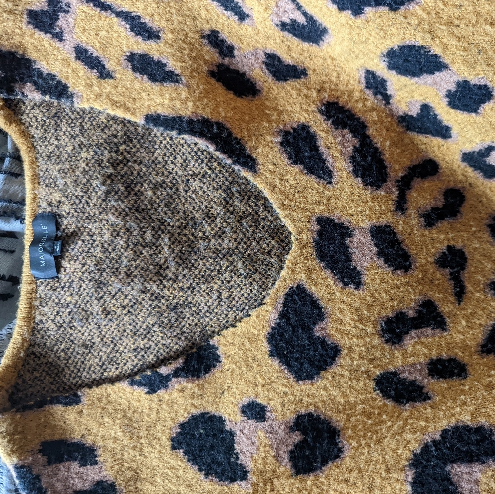 NWOT Revolve MAJORELLE Raw Edge V Neck Leopard Cheetah Print Sweater Size M - Picture 7 of 9